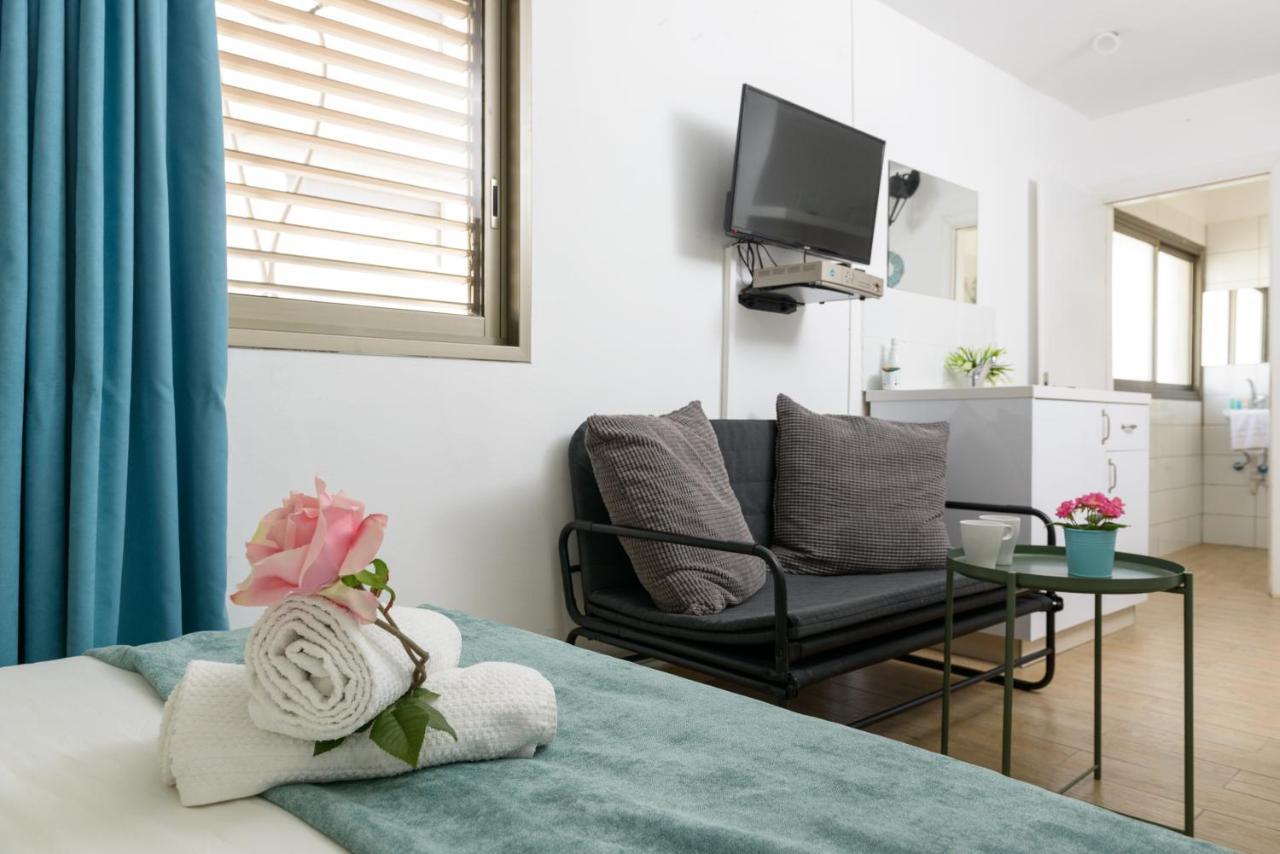 Studio & Apartments On The Beach By Aspentlv Tel Aviv Esterno foto