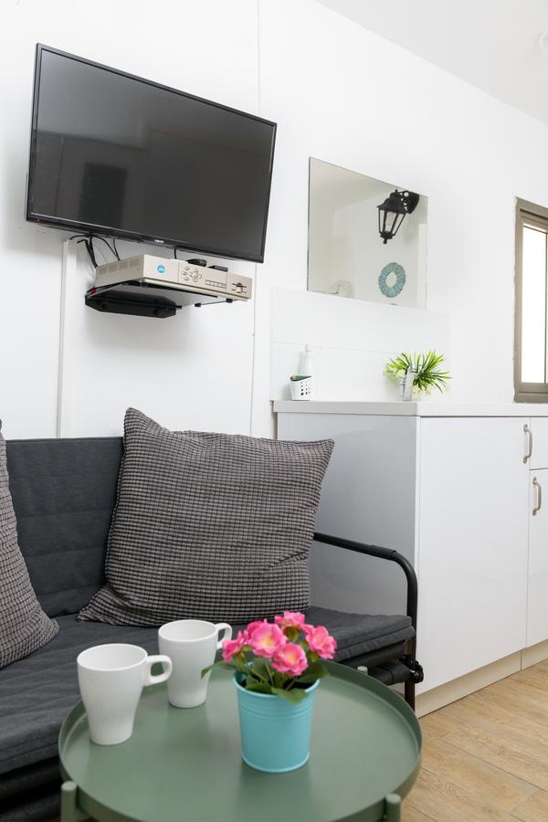 Studio & Apartments On The Beach By Aspentlv Tel Aviv Esterno foto