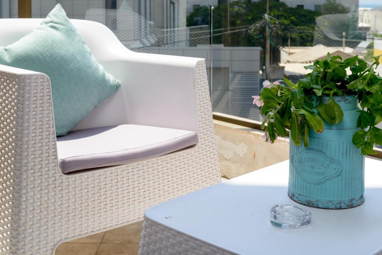 Studio & Apartments On The Beach By Aspentlv Tel Aviv Esterno foto