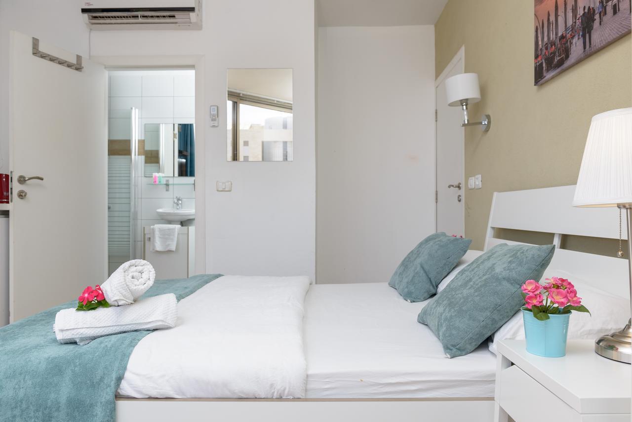 Studio & Apartments On The Beach By Aspentlv Tel Aviv Esterno foto