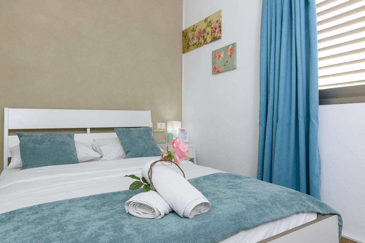 Studio & Apartments On The Beach By Aspentlv Tel Aviv Esterno foto