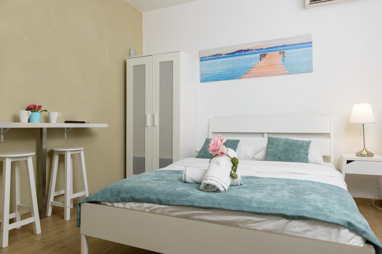 Studio & Apartments On The Beach By Aspentlv Tel Aviv Esterno foto