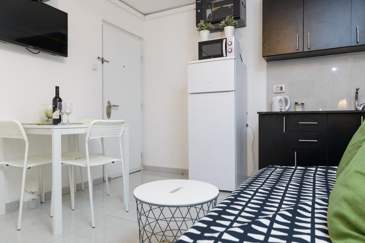 Studio & Apartments On The Beach By Aspentlv Tel Aviv Esterno foto