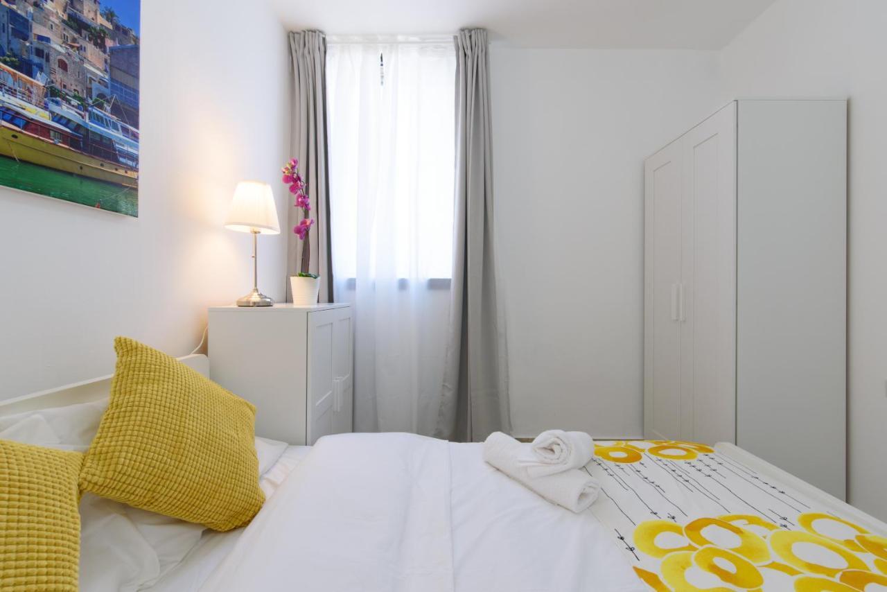 Studio & Apartments On The Beach By Aspentlv Tel Aviv Esterno foto
